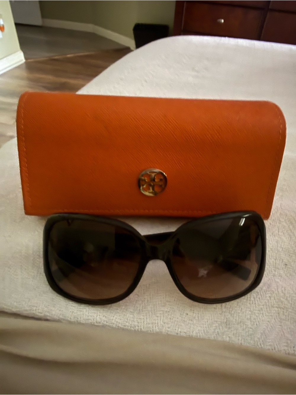 Tory Burch Orange Sunglasses Case with Brown Gradient Sunglasses